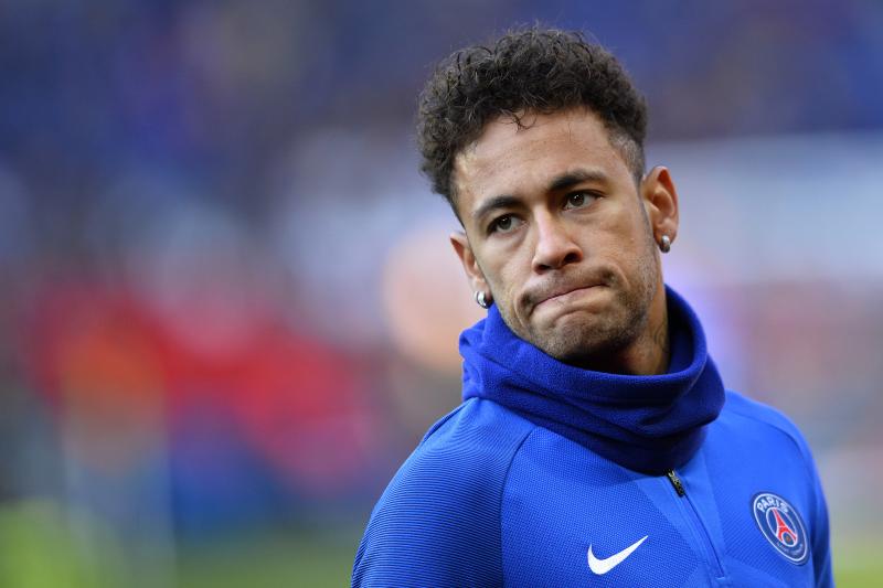 Neymar phải đổi sang chơi môn khác nếu muốn thoát bóng Messi ảnh 1